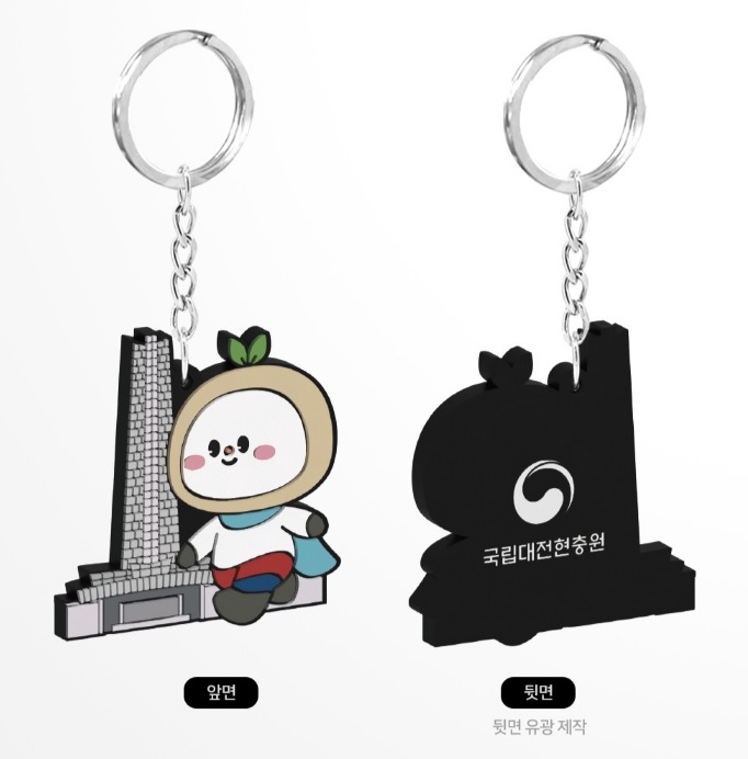 기념품2 보보 현충탑을 참배하다